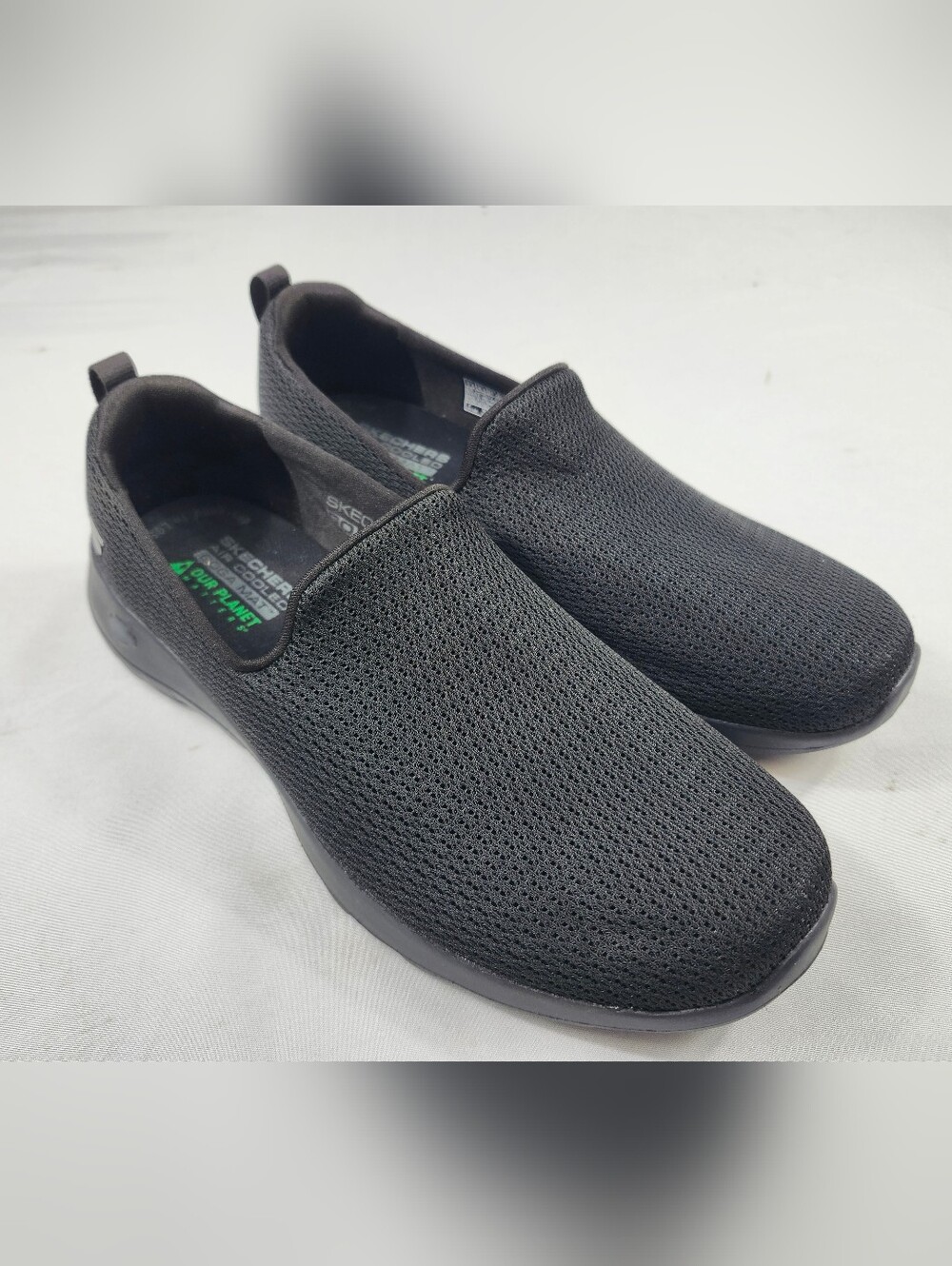 Skechers Goga Mat Women’s 7.5 M Slip-On Mesh Loafers in Black